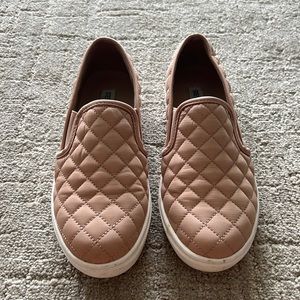 Steve Madden Slip on’s